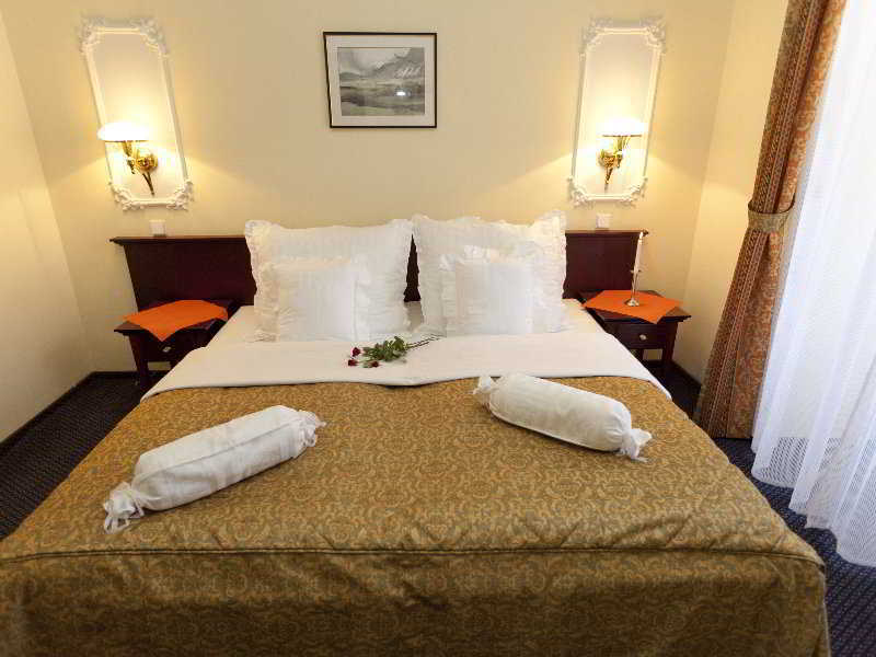 Excelsior Hotel 4*